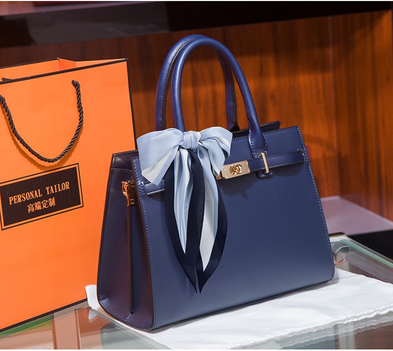 2025 New Atmospheric Crossbody Handbag with Silk Scarf And Classic Satchel Style